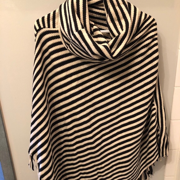 Black and White Poncho - Picture 1 of 4